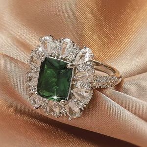 Elegant Diamond & Emerald Fancy Ring